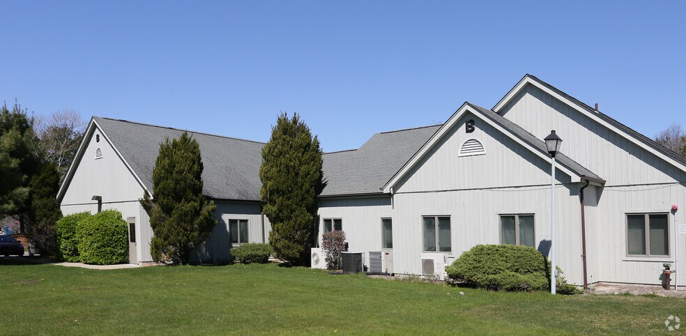 More Photos Of 182-186 W Montauk Hwy, Hampton Bays Medical For Lease