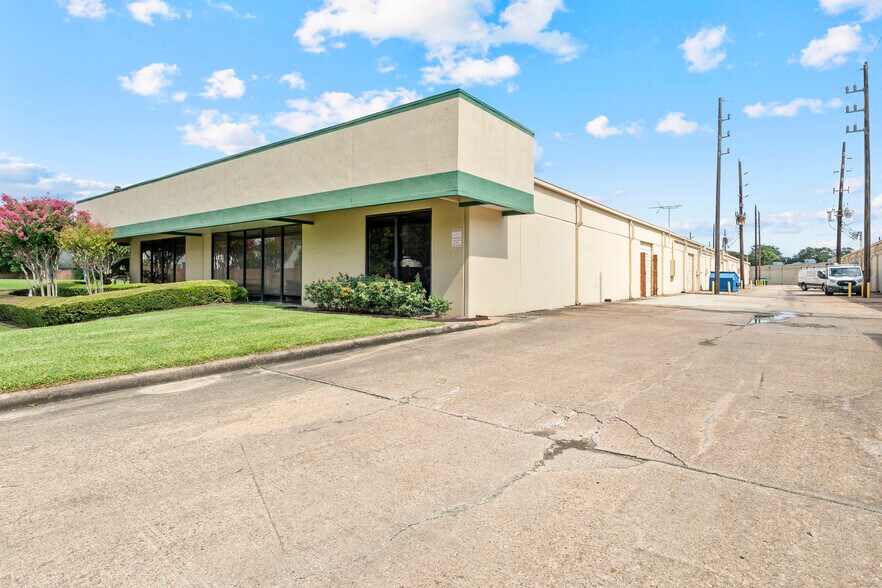 More Photos Of 11200-11248 Wilcrest Green Dr, Houston Unknown For Lease