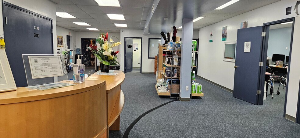 More Photos Of 94-479 Ukee St, Waipahu Flex For Lease