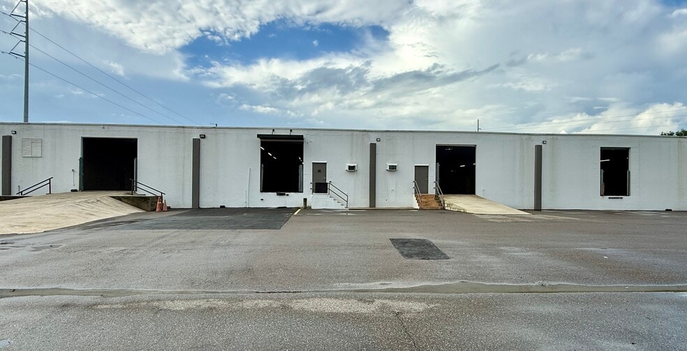 More Photos Of 12388 Starkey Rd, Largo Warehouse For Lease