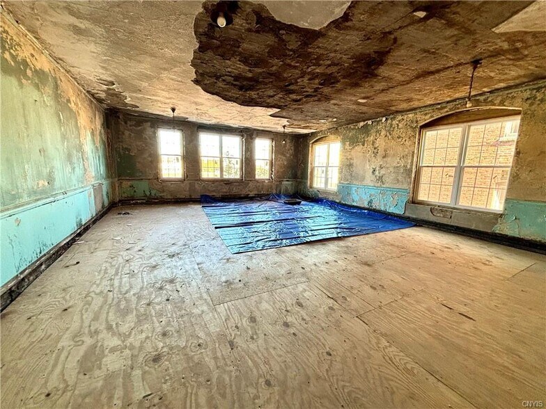 More Photos Of 10 South St, Auburn Office For Sale