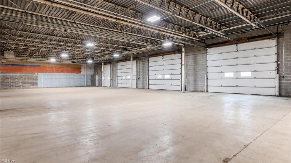 More Photos Of 2411 E Wheeling Ave, Cambridge Warehouse For Lease