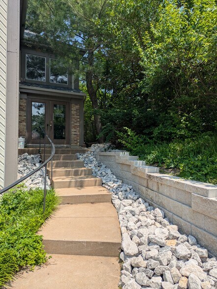 More Photos Of 600 S Holmes Ave, Saint Louis Office For Sale