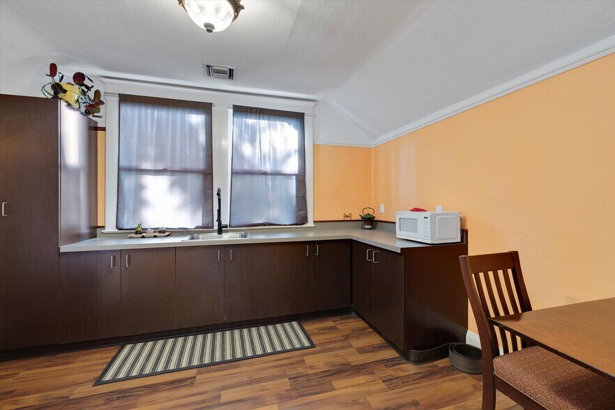 More Photos Of 835 N Main Ave, Gresham Restaurant For Sale