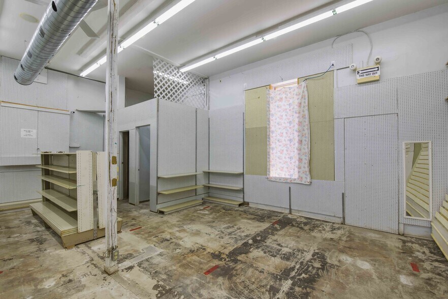 More Photos Of 7024 Hwy 6, Tobermory Storefront Retail Residential For Sale