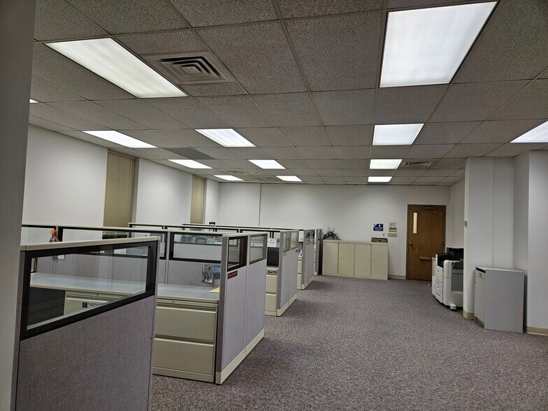 More Photos Of 1258 S Washington Ave, Saginaw Office For Sale