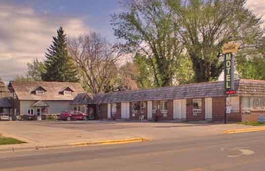 Primary Photo Of 216 NE Main St, Lewistown Hotel For Sale