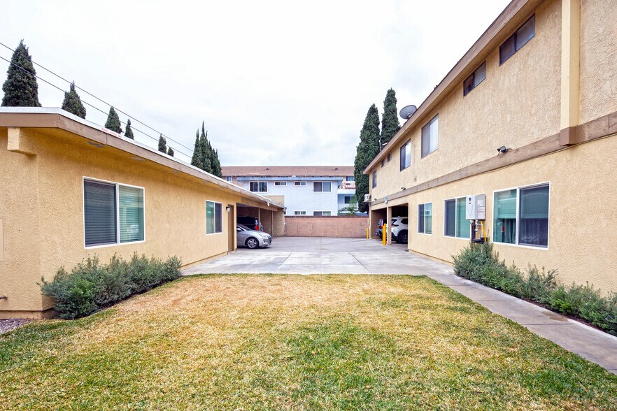 More Photos Of 12914 Doty Ave, Hawthorne Apartments For Sale