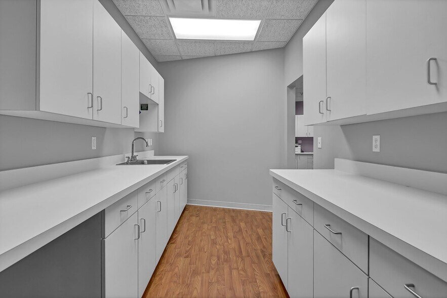 More Photos Of 1511 Northway Dr, Saint Cloud Medical For Sale