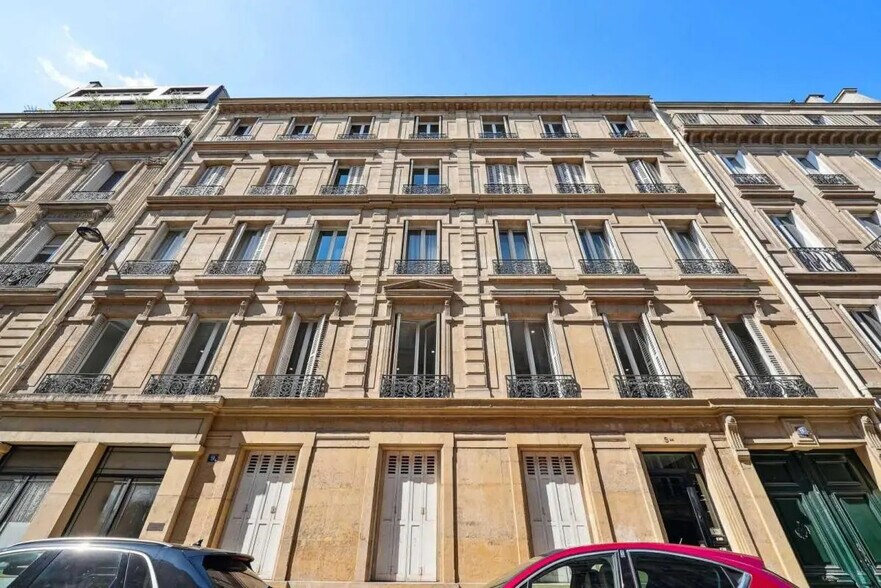 More Photos Of 9 Rue De Vézelay, Paris Office For Sale