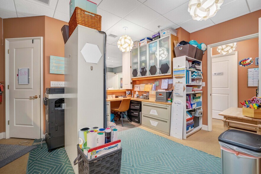 More Photos Of 260 Lookout Pl, Maitland Medical For Sale