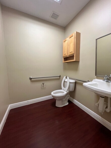 More Photos Of 1355 S International Pky, Lake Mary Office For Lease
