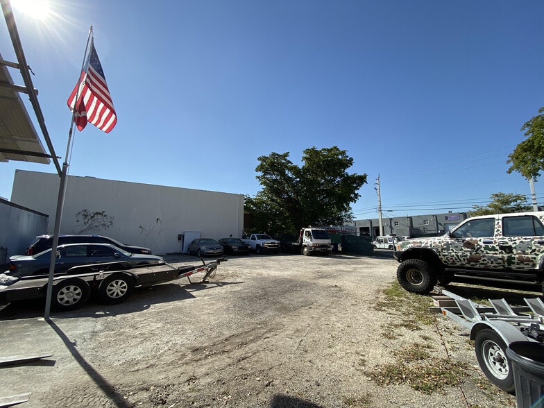 More Photos Of 5571 NW 84th Ave, Miami Warehouse For Lease