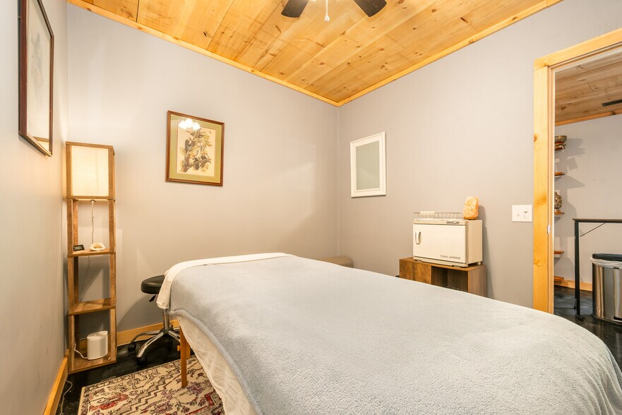 More Photos Of 541 Spruce St, Thomas Flex For Sale