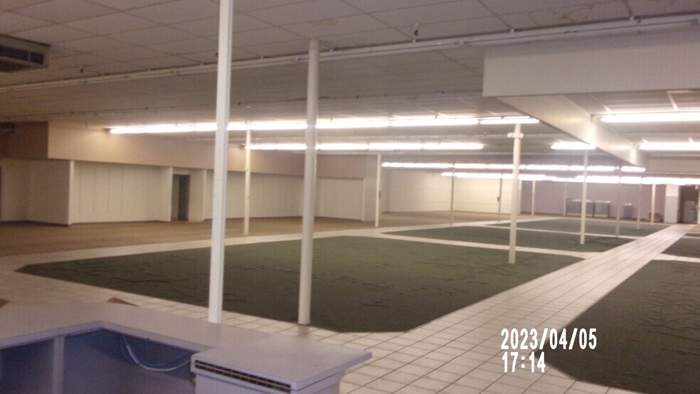 More Photos Of 1656 Martin Luther King Blvd N, Greenville Department Store For Sale