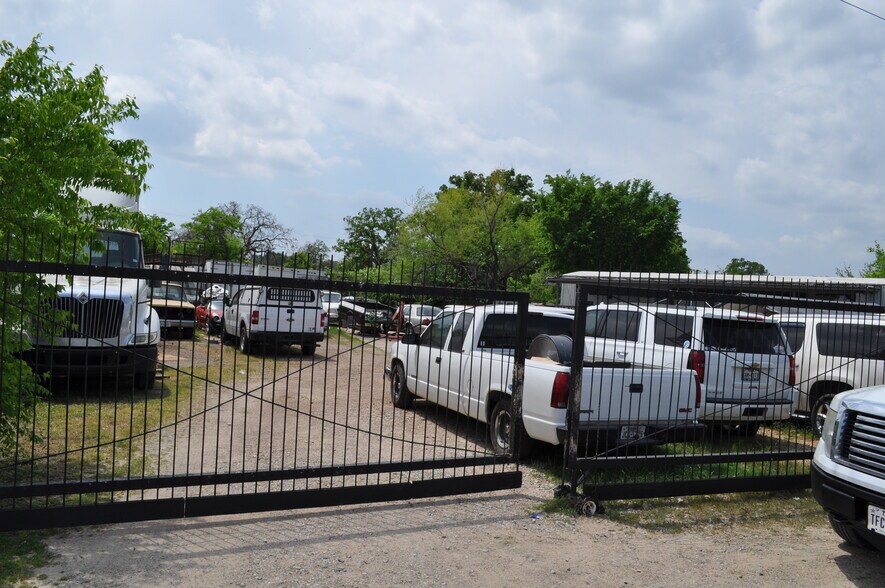 Primary Photo Of 11460 C F Hawn Fwy, Dallas Auto Repair For Sale