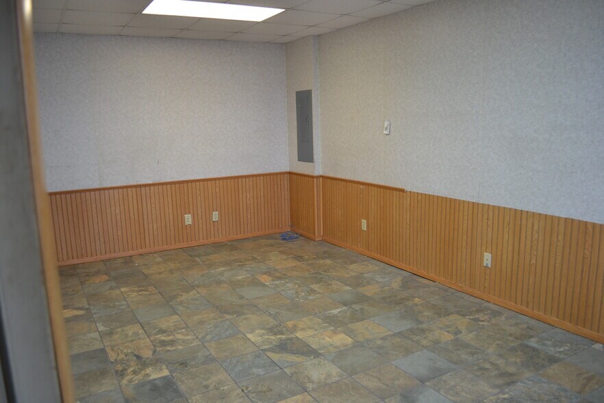 More Photos Of 6934 11th Ave SW, Rochester Warehouse For Lease