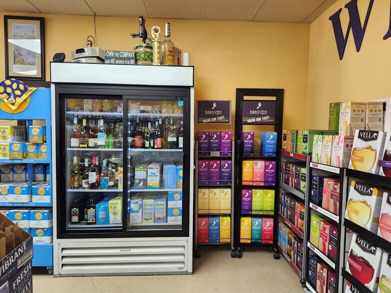 More Photos Of 98 W Main St, Cambridge Storefront Retail Office For Sale