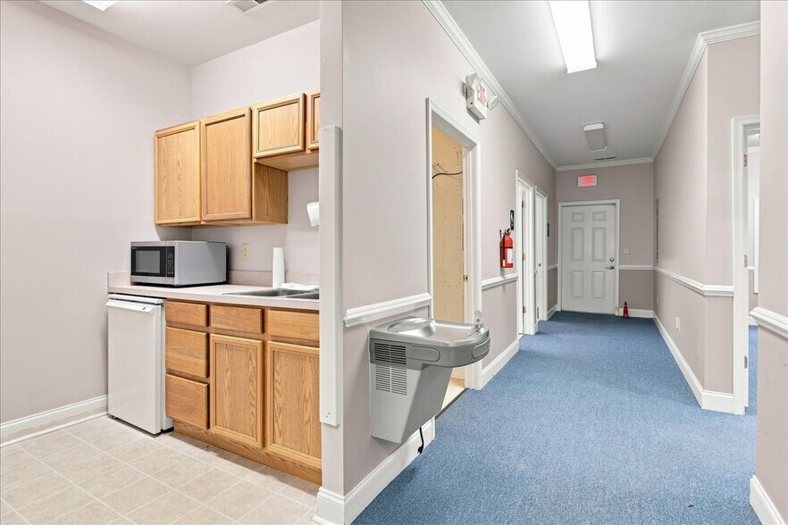 More Photos Of 1563 Jefferson Hwy, Fishersville Office For Lease