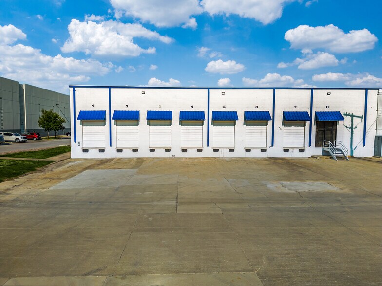 More Photos Of 1207 W Crosby Rd, Carrollton Manufacturing For Sale