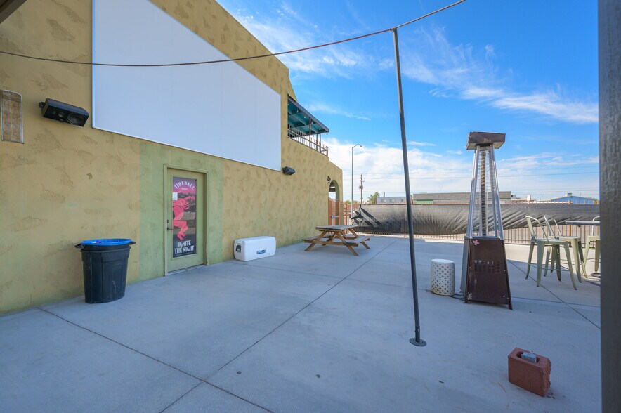 More Photos Of 877 Hancock Rd, Bullhead City Bar For Sale