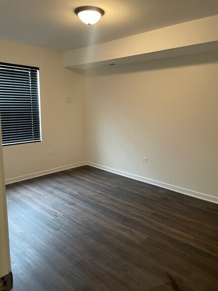 More Photos Of 6906 W 111th St, Worth Bar For Sale