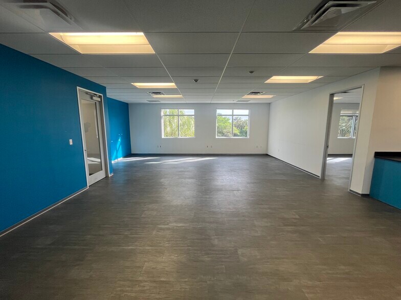 More Photos Of 260 SW Natura Ave, Deerfield Beach Office For Sale