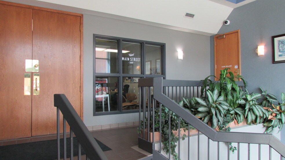 More Photos Of 100-110 James St S, Hamilton Office For Lease