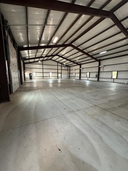 More Photos Of 30307 Ranch Road 12, Dripping Springs Warehouse For Lease