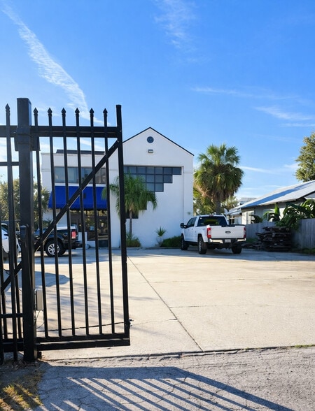 More Photos Of 501 W Peachtree St, Lakeland Office For Sale