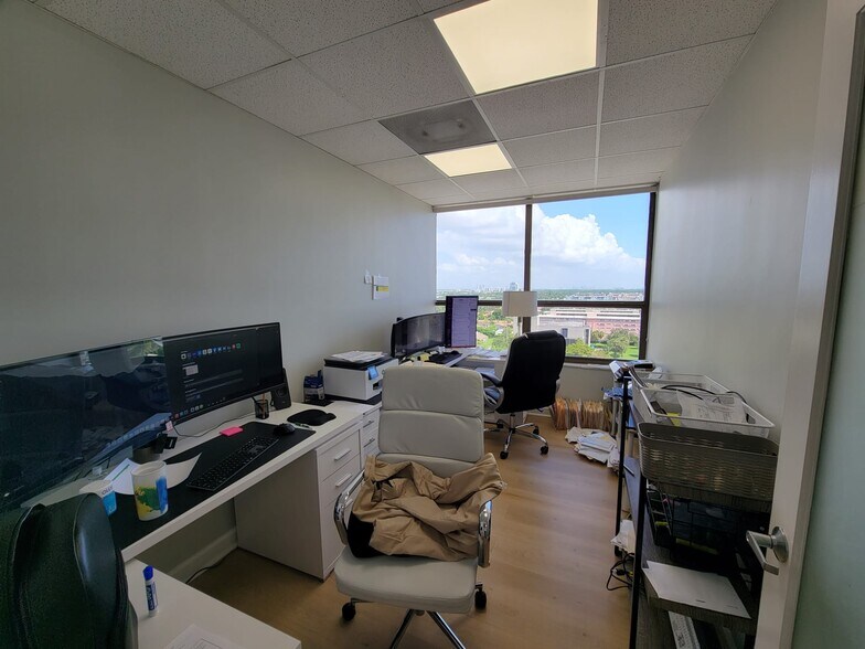 More Photos Of 1250 E Hallandale Beach Blvd, Hallandale Beach Office For Lease