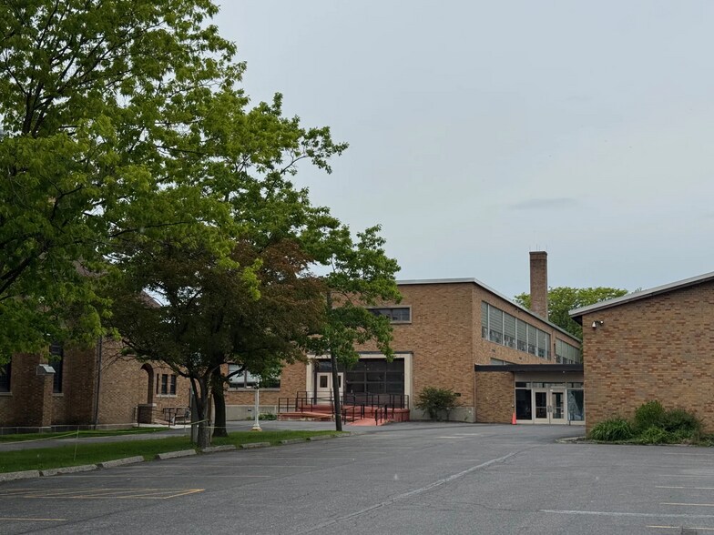 More Photos Of 89 E Genesee St, Auburn Flex For Sale