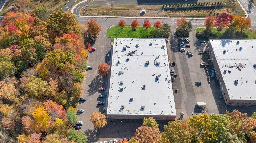 More Photos Of 704 Executive Blvd, Valley Cottage Warehouse For Lease