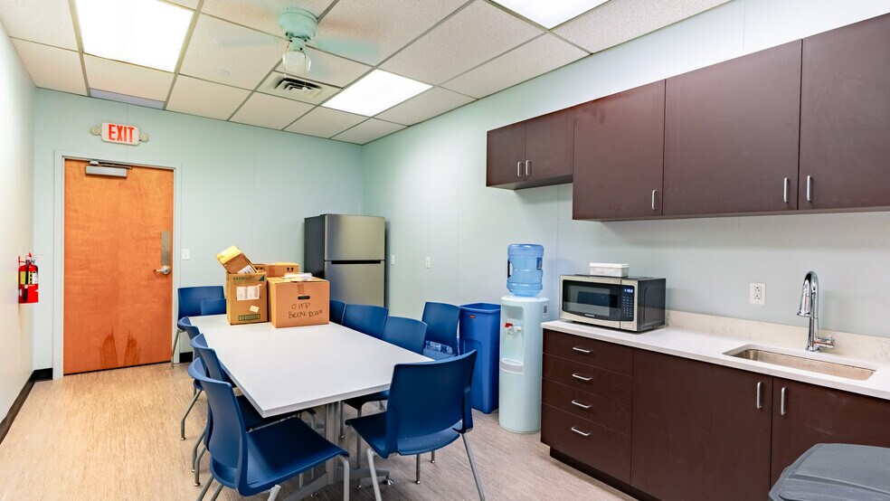 More Photos Of 810 Bear Tavern Rd, Ewing Office For Sale