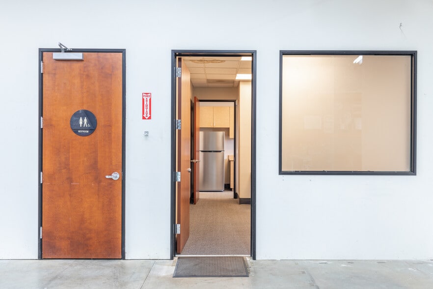 More Photos Of 600 American Way, Windsor Warehouse For Lease