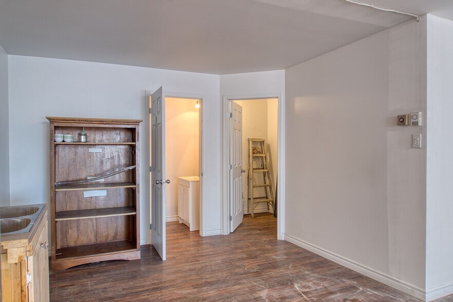 More Photos Of 1580 Av Saint-Louis, Plessisville Flex For Sale