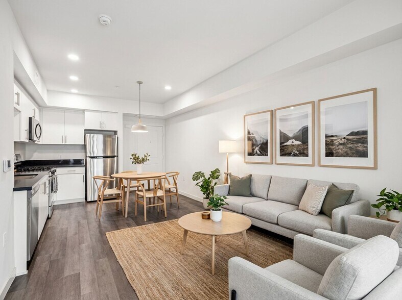 More Photos Of 10555 Bloomfield St, Toluca Lake Apartments For Sale