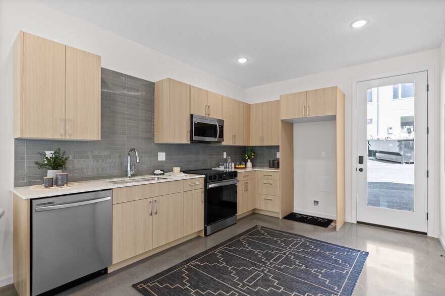 More Photos Of 1602 N Central St, Knoxville Apartments For Sale