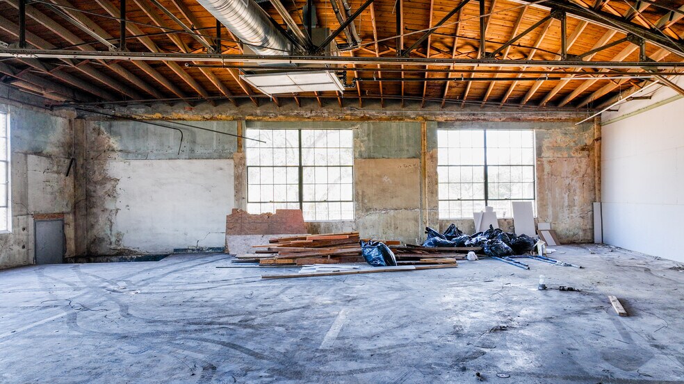 More Photos Of 10 N Milby St, Houston Warehouse For Lease