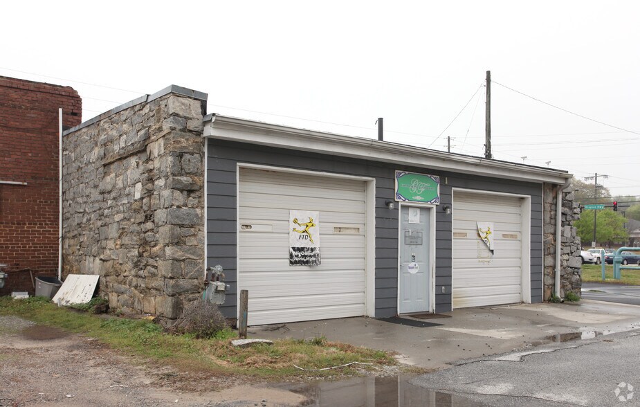 More Photos Of 410 Grayson Pky, Grayson Storefront For Sale