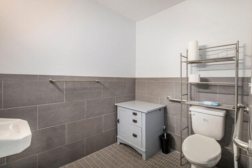 More Photos Of 9486 S Meridian Rd, Clarklake Light Manufacturing For Sale