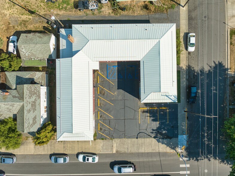 More Photos Of 615 S Main St, Colfax Hotel For Sale