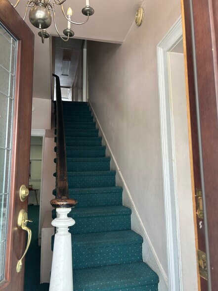 More Photos Of 147 N Ocean Ave, Patchogue Office For Sale