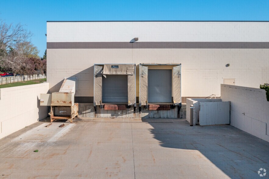 More Photos Of 9510-9676 Quivira Rd, Lenexa Unknown For Lease