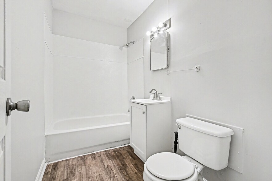 More Photos Of 2416 S 16th St, Omaha Apartments For Sale