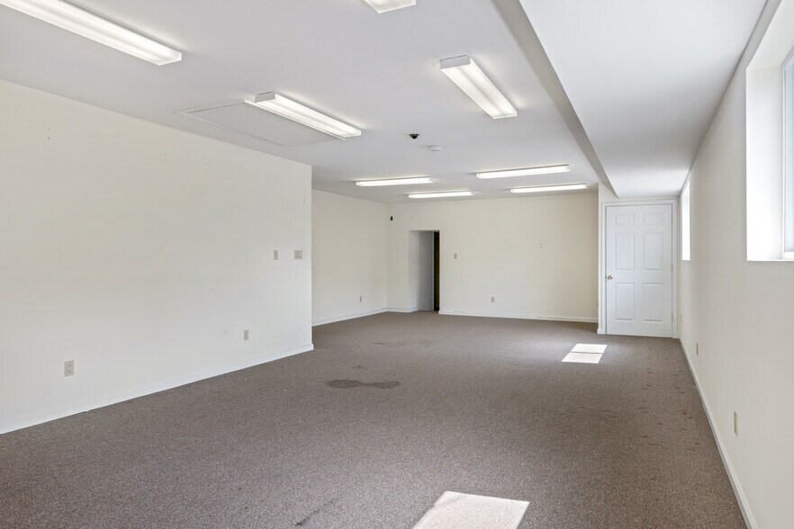 More Photos Of 7026 Ridge Ave, Philadelphia Storefront For Sale