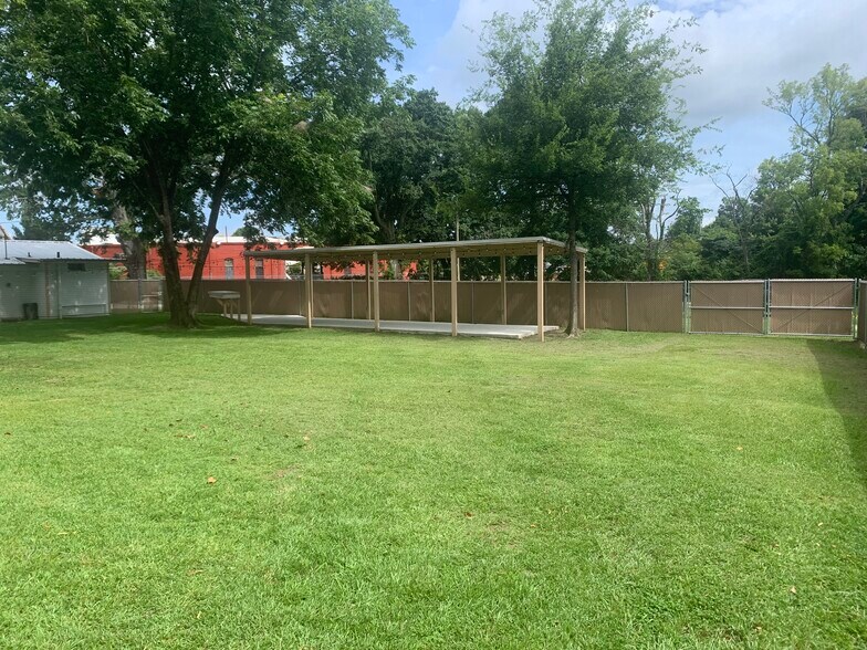 More Photos Of 320 19th St N, Columbus Flex For Lease