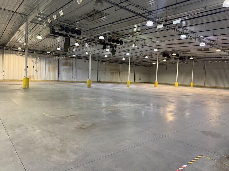 More Photos Of 2996 Hanson St, Fort Myers Warehouse For Lease