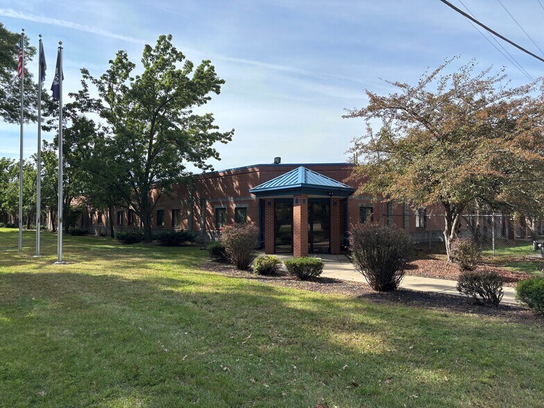 Primary Photo Of 1255 Oak St, Elkhart Manufacturing For Sale