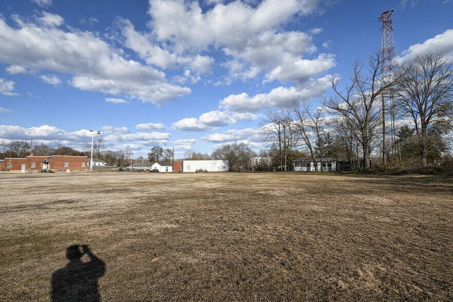 More Photos Of 373 N Cumberland St, Jackson Contractor Storage Yard For Sale